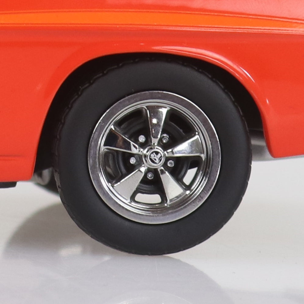 DDA 1:24 Mandarin Red 1975 HJ Hold