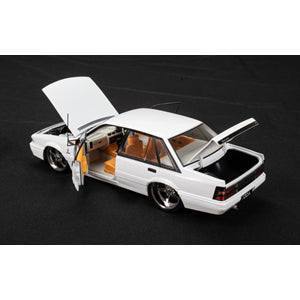 1:24 White Custom VL Calais