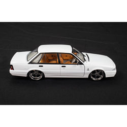 1:24 White Custom VL Calais