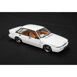 1:24 White Custom VL Calais