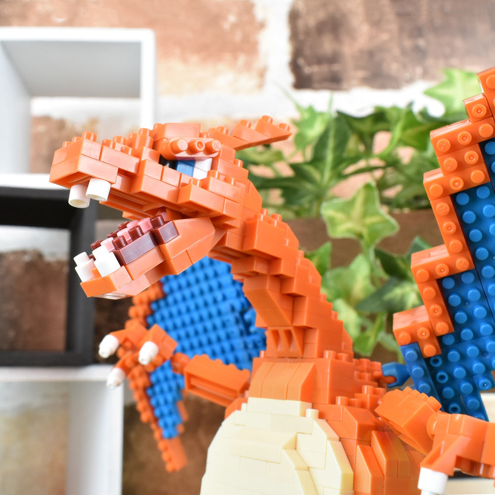 NanoBlock (NBPM_080) - Model - DX Charizard
